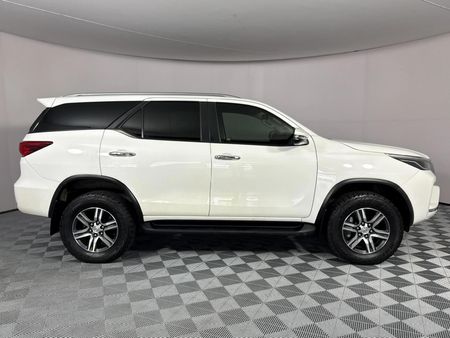 2021-Toyota-Fortuner-24-GD-6-Raised-Body-Auto_15