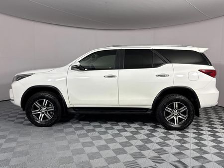 2021-Toyota-Fortuner-24-GD-6-Raised-Body-Auto_17