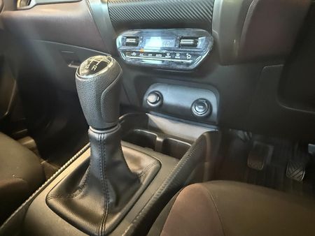 2025-Toyota-Starlet-Cross-15XS_14