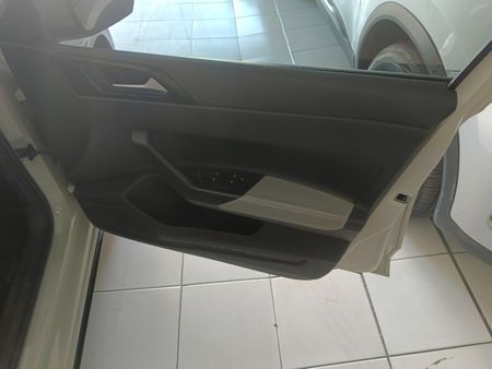 2025-Volkswagen-Polo-10-TSI-Life_12