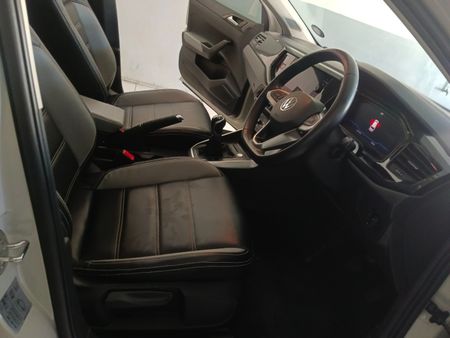 2025-Volkswagen-Polo-10-TSI-Life_13
