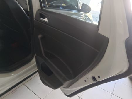 2025-Volkswagen-Polo-10-TSI-Life_14