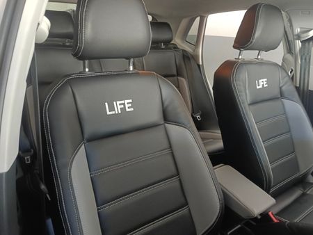 2025-Volkswagen-Polo-10-TSI-Life_17