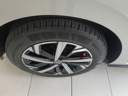2025-Volkswagen-Polo-10-TSI-Life_7