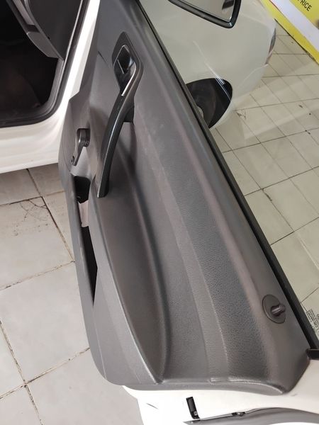 2012-Volkswagen-Polo-Vivo-14-Trendline_11