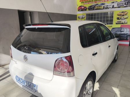 2012-Volkswagen-Polo-Vivo-14-Trendline_13