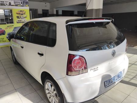 2012-Volkswagen-Polo-Vivo-14-Trendline_14