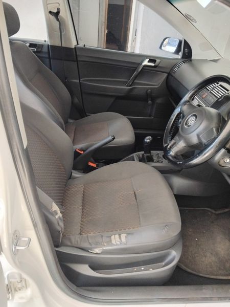 2012-Volkswagen-Polo-Vivo-14-Trendline_6