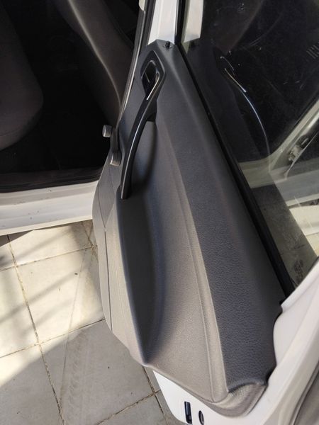 2012-Volkswagen-Polo-Vivo-14-Trendline_8