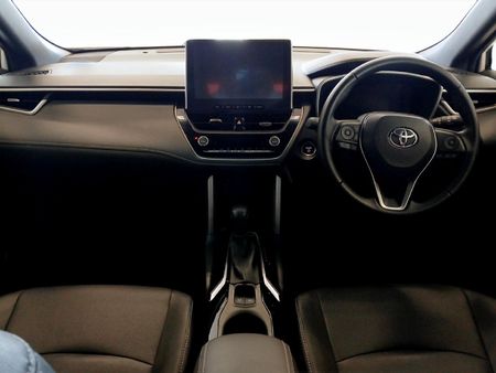 2026-Toyota-Corolla-Cross-18-XS-Hybrid_5