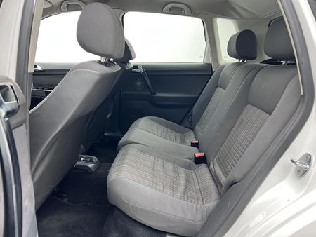 2006-Volkswagen-Polo-16-Comfortline_10