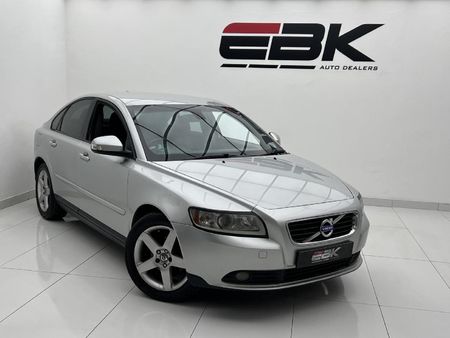 2011-Volvo-S40-20i_0