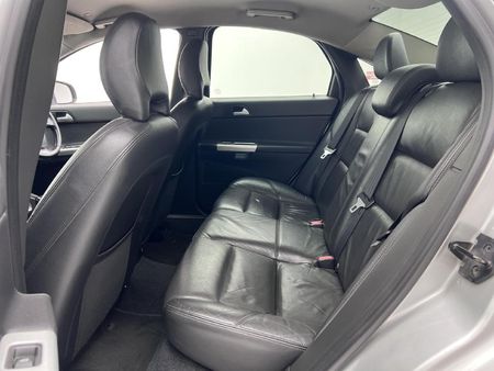 2011-Volvo-S40-20i_9