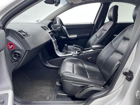 2011-Volvo-S40-20i_4