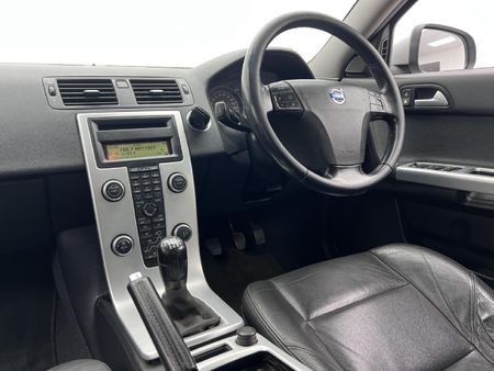 2011-Volvo-S40-20i_5