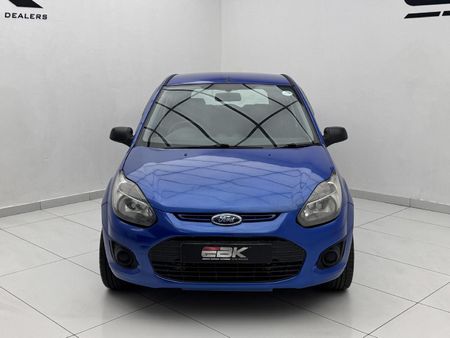 2014-Ford-Figo-14-Ambiente_1