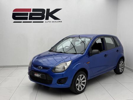 2014-Ford-Figo-14-Ambiente_2