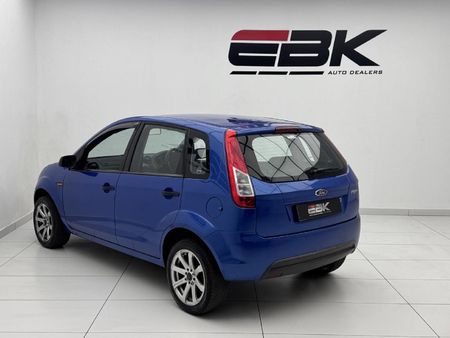 2014-Ford-Figo-14-Ambiente_3