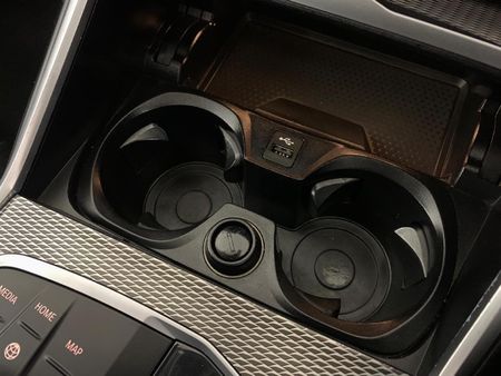 2021-BMW-3-Series-318i-M-Sport_10