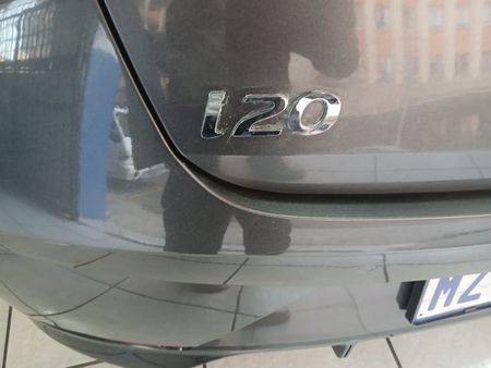 2021-Hyundai-i20-14-Fluid_16