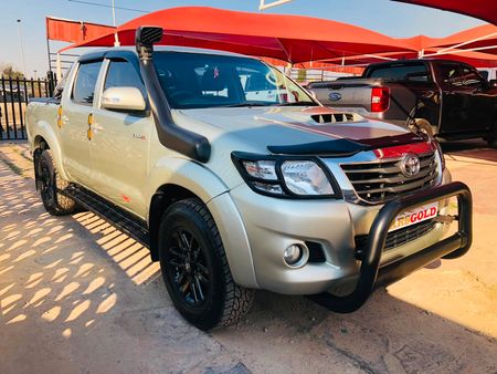 2016-Toyota-Hilux-30-D-4D-Legend-45-Raised-Body-Auto-Double-Cab_0