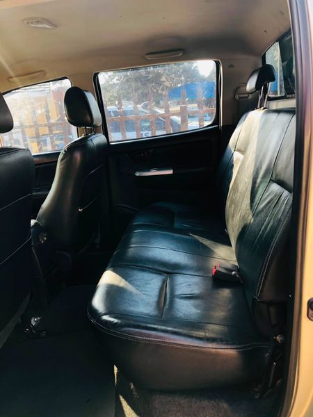 2016-Toyota-Hilux-30-D-4D-Legend-45-Raised-Body-Auto-Double-Cab_10