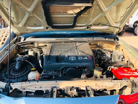 2016-Toyota-Hilux-30-D-4D-Legend-45-Raised-Body-Auto-Double-Cab_11