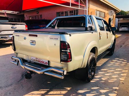 2016-Toyota-Hilux-30-D-4D-Legend-45-Raised-Body-Auto-Double-Cab_3