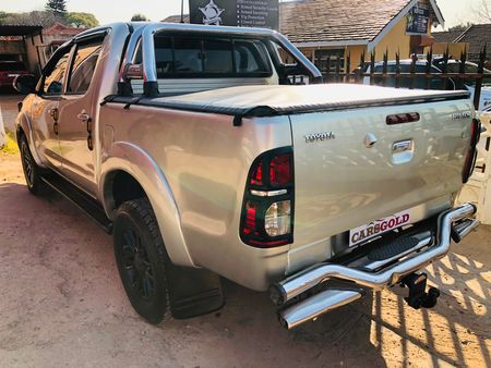 2016-Toyota-Hilux-30-D-4D-Legend-45-Raised-Body-Auto-Double-Cab_4