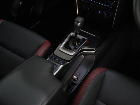 2025-Toyota-Fortuner-28-GD-6-4x4-Auto_24