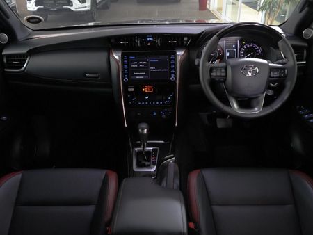 2025-Toyota-Fortuner-28-GD-6-4x4-Auto_27