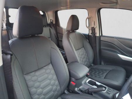 2026-Nissan-Navara-25DDTi-Stealth-Auto_14
