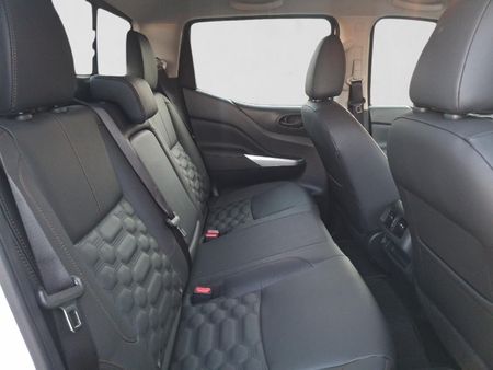 2026-Nissan-Navara-25DDTi-Stealth-Auto_15