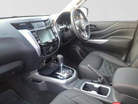 2026-Nissan-Navara-25DDTi-Stealth-Auto_17