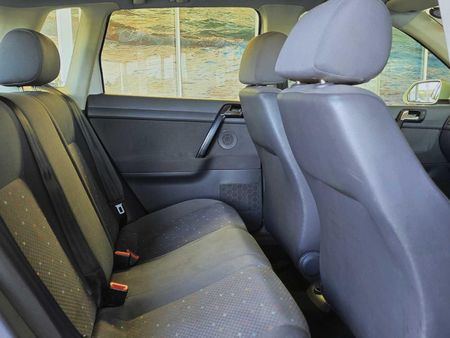 2008-Volkswagen-Polo-16-Trendline_9
