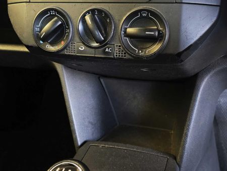 2008-Volkswagen-Polo-16-Trendline_4