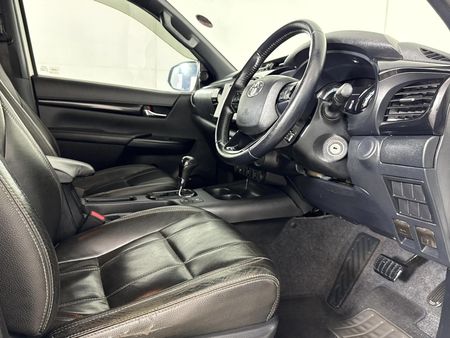 2019-Toyota-Hilux-28-GD-6-Raised-Body-Auto-Raider-Double-Cab_9