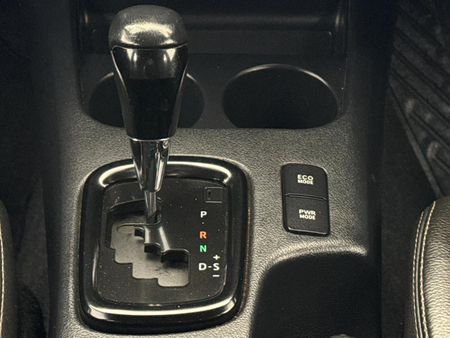 2019-Toyota-Hilux-28-GD-6-Raised-Body-Auto-Raider-Double-Cab_10