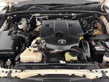 2019-Toyota-Hilux-28-GD-6-Raised-Body-Auto-Raider-Double-Cab_14