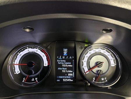 2019-Toyota-Hilux-28-GD-6-Raised-Body-Auto-Raider-Double-Cab_2