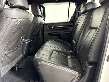 2019-Toyota-Hilux-28-GD-6-Raised-Body-Auto-Raider-Double-Cab_3