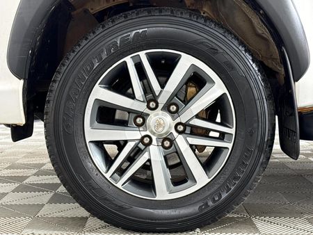 2019-Toyota-Hilux-28-GD-6-Raised-Body-Auto-Raider-Double-Cab_4
