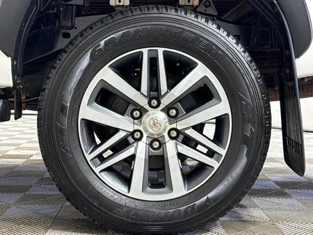 2019-Toyota-Hilux-28-GD-6-Raised-Body-Auto-Raider-Double-Cab_6