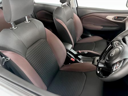 2026-Toyota-Starlet-Cross-15XS_5