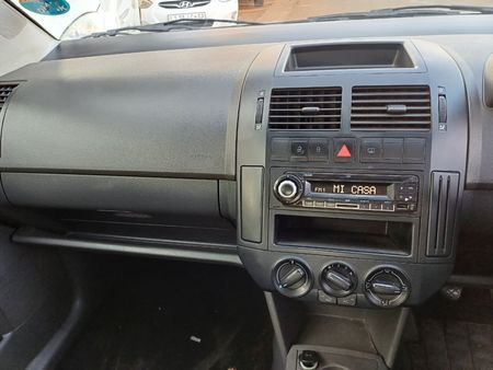 2015-Volkswagen-Polo-Vivo-GP-14-Trendline-5-dr_10