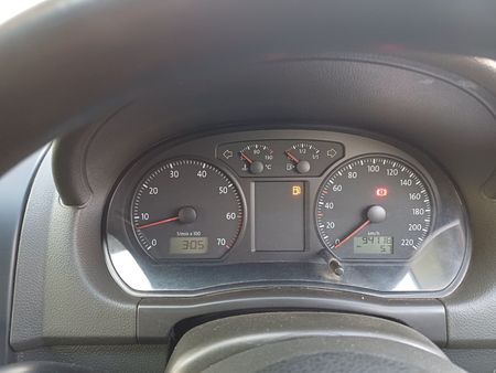 2015-Volkswagen-Polo-Vivo-GP-14-Trendline-5-dr_12