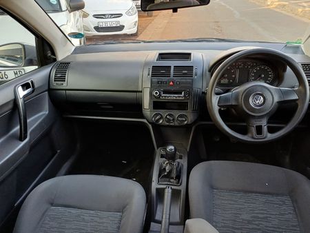 2015-Volkswagen-Polo-Vivo-GP-14-Trendline-5-dr_7