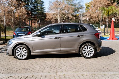 2021-Volkswagen-Polo-10-TSI-Highline-Auto-85kW_3