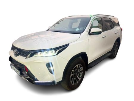 2025-Toyota-Fortuner-28-GD-6-RB-Auto_2