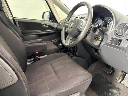 2011-Suzuki-SX4-20-Auto_9